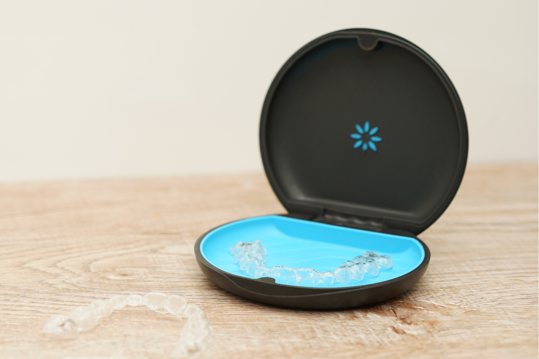 インビザラインがケースに入っている写真